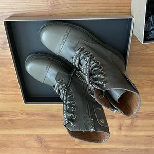 Combat boots